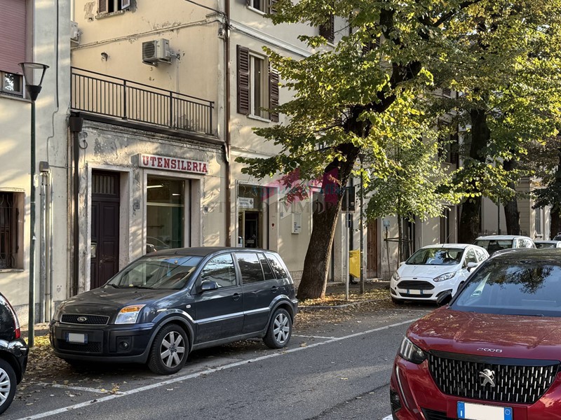 Negozio in Vendita a Ostiglia, 130'000&euro;, 290 m²