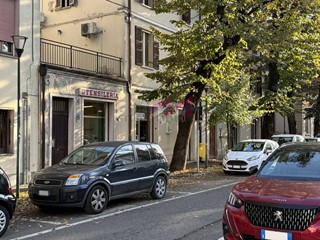 Negozio in Vendita a Ostiglia, 130'000&euro;, 290 m²