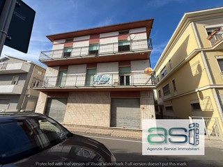Casa Semi Indipendente in Vendita a Alba Adriatica, 300'000€, 450 m²