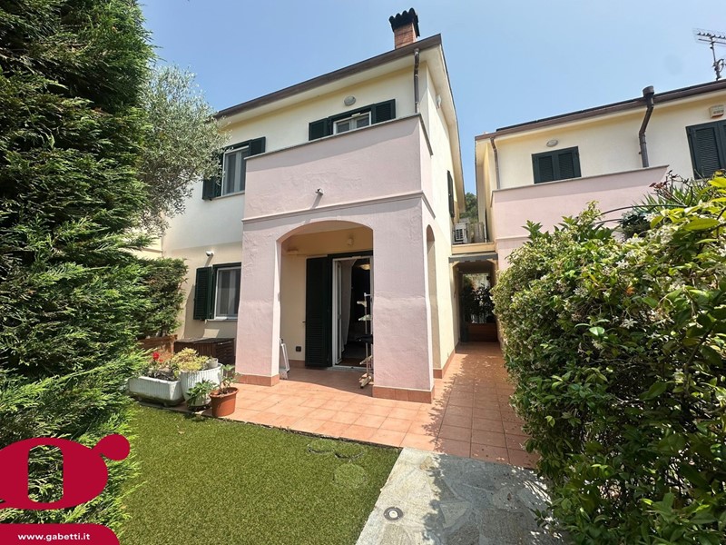 Villetta a schiera in Vendita a Imperia, 350'000€, 173 m², arredato