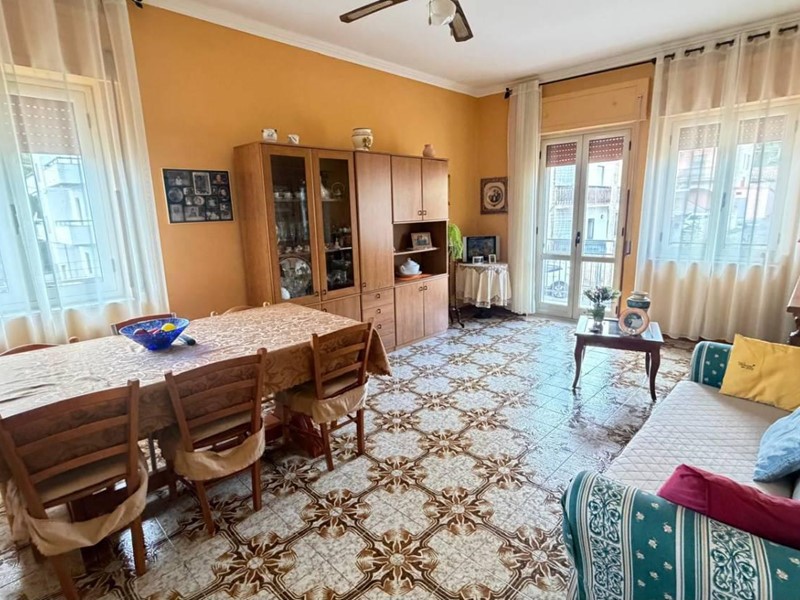 Quadrilocale in Vendita a Lamezia Terme, 85'000€, 112 m²
