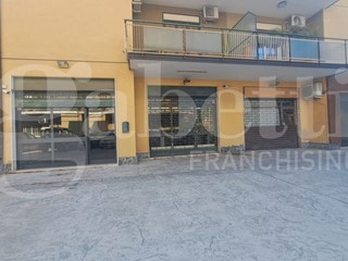 Negozio in Affitto a Sant'Agata li Battiati, 55 m²