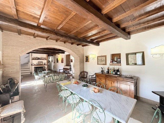 Villa in Vendita a Orte, 380'000€, 270 m²