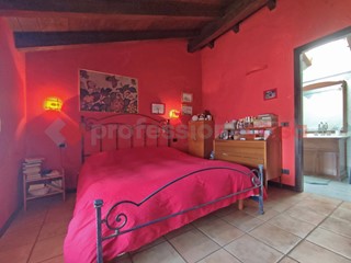 Casa Indipendente in Vendita a Paruzzaro, 199'000€, 230 m²