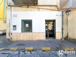 Negozio in Vendita a Pomigliano d'Arco, 70'000&euro;, 40 m²