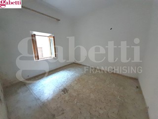 Appartamento in Vendita a Poggibonsi, 85'000€, 91 m²