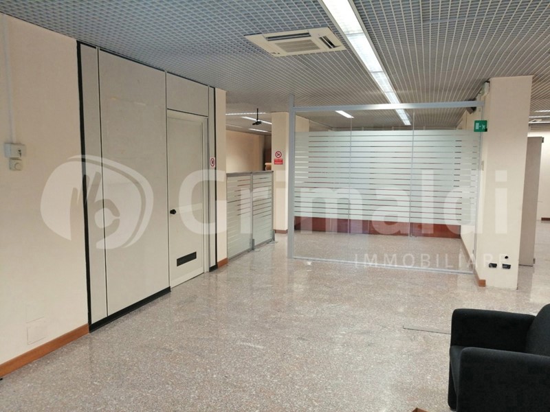 Laboratorio in Affitto a Perugia, 1'200€, 324 m²