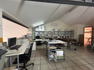 Negozio in Vendita a Napoli, 280'000€, 155 m²