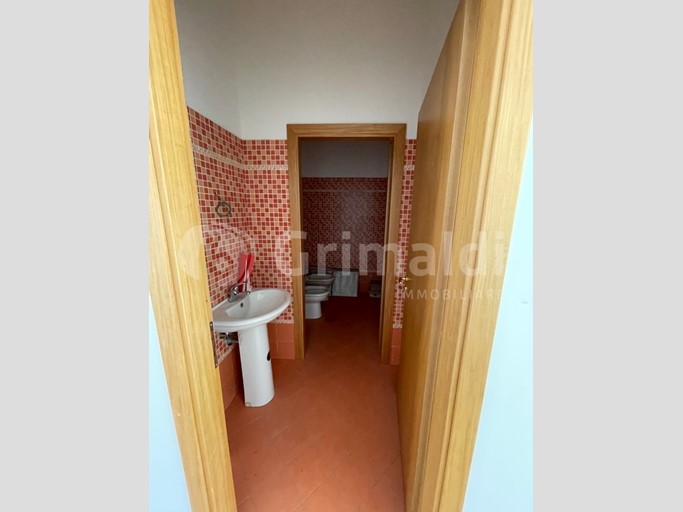 Negozio in Affitto a Milazzo, 1'000€, 96 m²