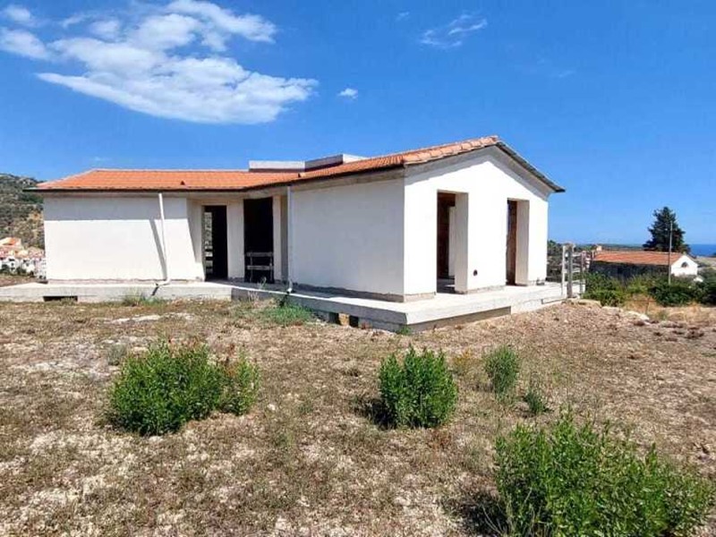 Casa Indipendente in Vendita a Imperia, zona Artallo, 280'000€, 90 m², con Box