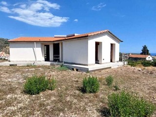Casa Indipendente in Vendita a Imperia, zona Artallo, 280'000€, 90 m², con Box