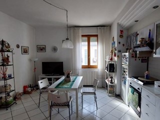 Trilocale in Vendita a Empoli, 77'250€, 60 m², con Box