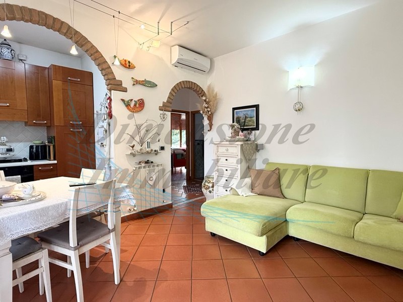 Trilocale in Vendita a Rosignano Marittimo, zona Rosignano Solvay, 189'000€, 65 m², con Box