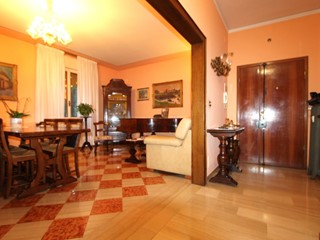 Appartamento in Vendita a Valsamoggia, zona Bazzano, 219'000€, 129 m², con Box