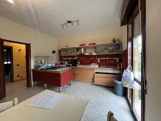 Quadrilocale in Vendita a Reggio Emilia, zona Ospizio, 140'000€, 100 m², arredato, con Box