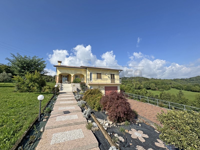 Casa Indipendente in Vendita a Brogliano, 450'000€, 214 m², con Box