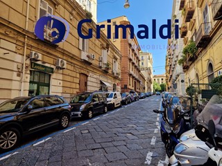 Immobile commerciale in Vendita a Napoli, 340'000€, 88 m²