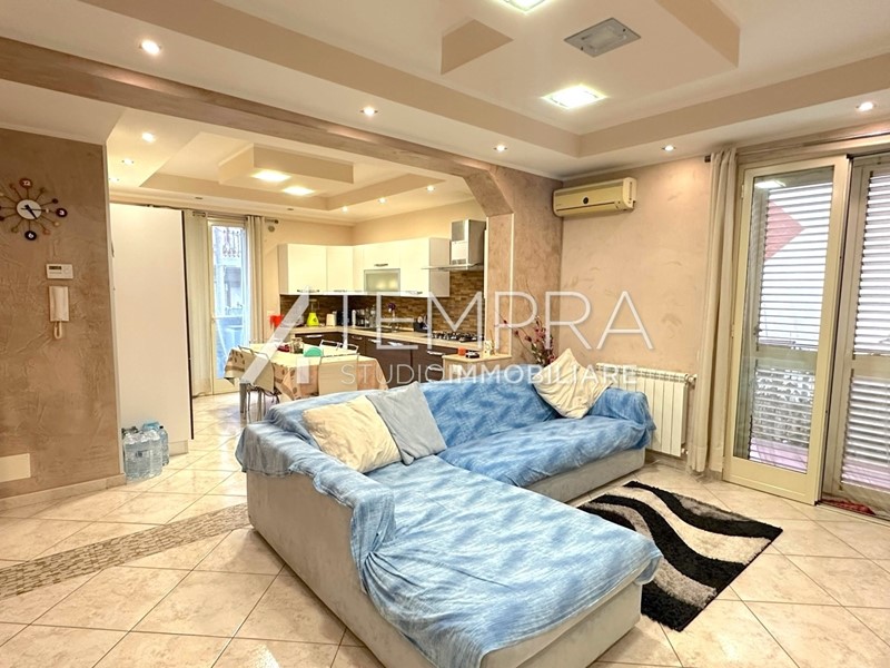 Quadrilocale in Vendita a Aci Castello, 175'000€, 87 m²