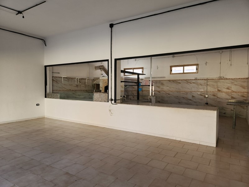 Immobile commerciale in Affitto a San Sperate, 750&euro;, 100 m²