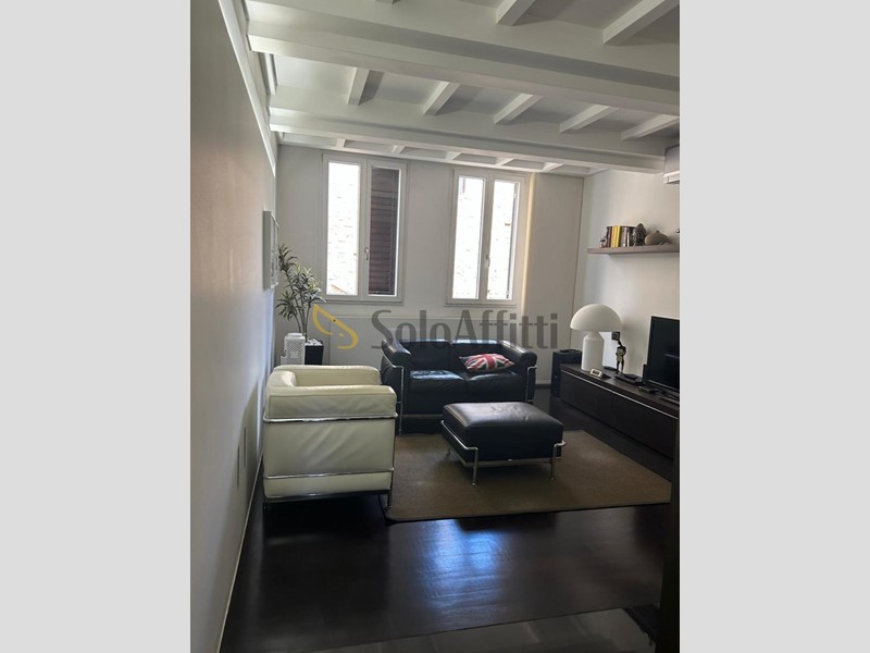 Trilocale in Affitto a Firenze, zona Centro Storico, 1'800€, 60 m², arredato