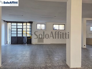 Magazzino in Affitto a Seveso, 1'100&euro;, 265 m²