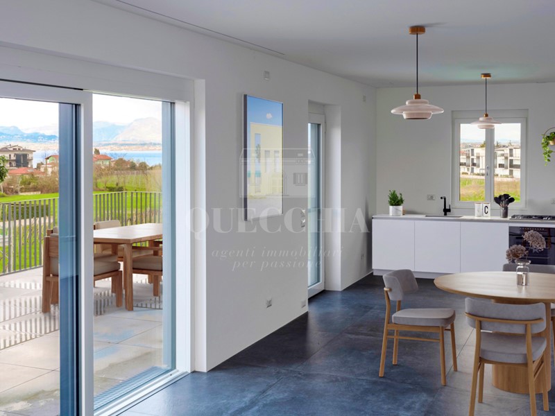 Trilocale in Vendita a Peschiera del Garda, 585'000€, 124 m²