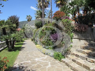 Bilocale in Vendita a Ospedaletti, 170'000€, 36 m², con Box