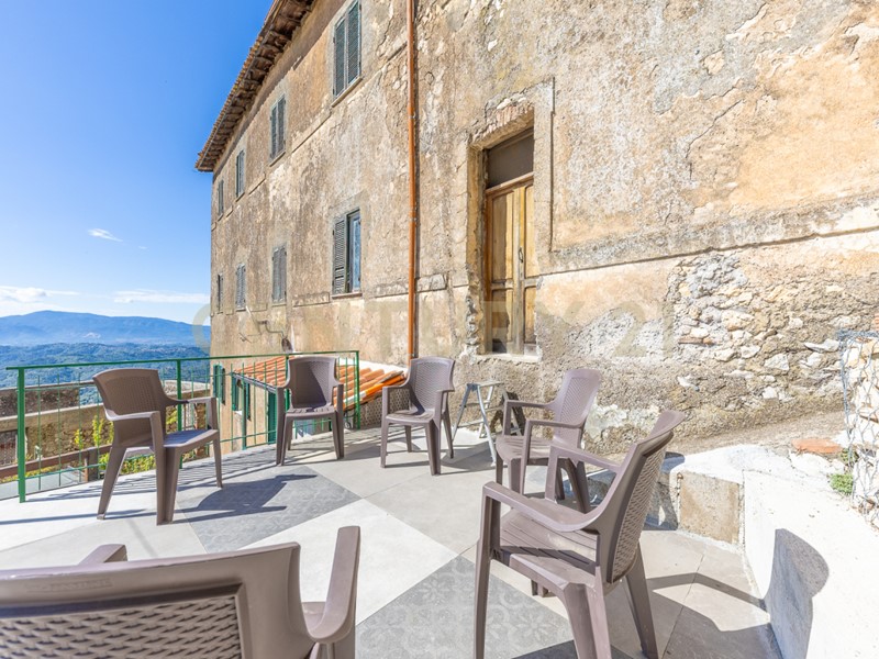 Casa Indipendente in Vendita a Serrone, 450'000€, , con Box