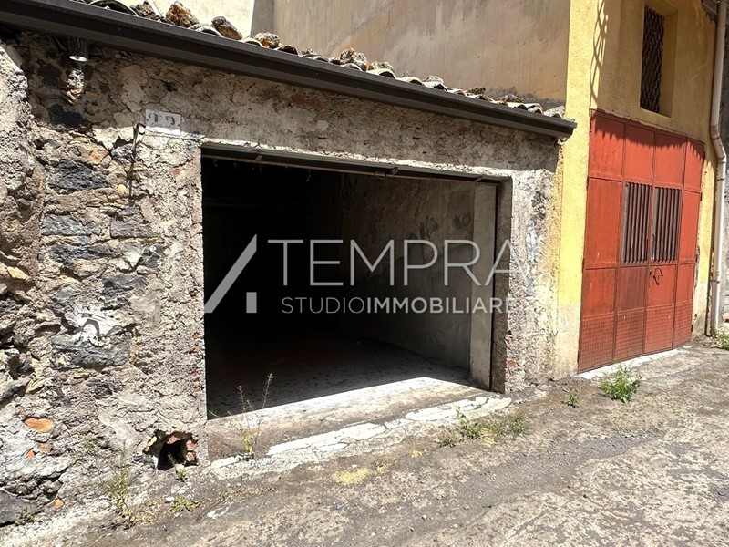 Casa Indipendente in Vendita a Adrano, 49'000&euro;, 113 m²