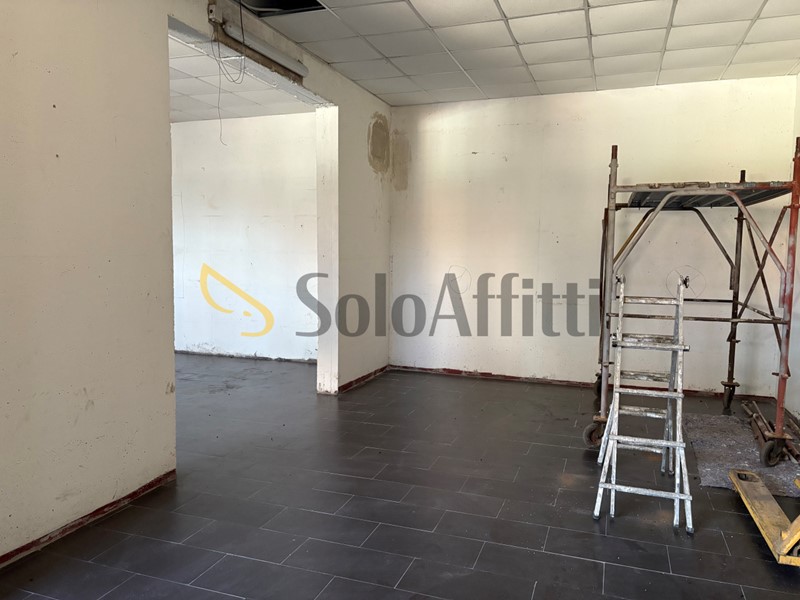 Attività commerciale in Affitto a Magnago, zona Bienate, 550&euro;, 80 m²