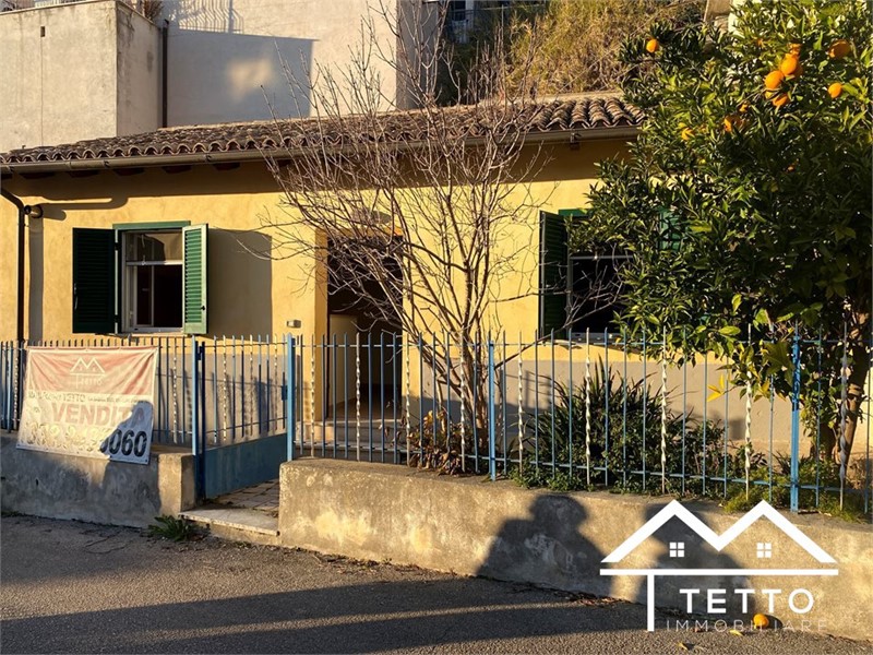 Casa Semi Indipendente in Vendita a Poggio Mirteto, 75'000&euro;, 67 m²