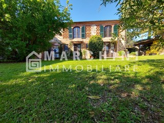 Casa di corte in Vendita a Lucca, zona San Lorenzo di Moriano, 675'000€, 240 m², arredato