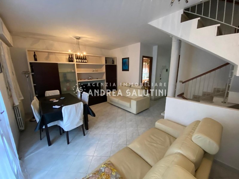 Villetta a schiera in Vendita a Pontedera, zona Il Romito, 249'000€, 150 m², arredato, con Box