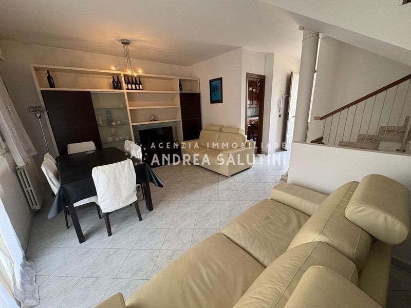 Villetta a schiera in Vendita a Pontedera, zona Il Romito, 249'000&euro;, 150 m², arredato, con Box