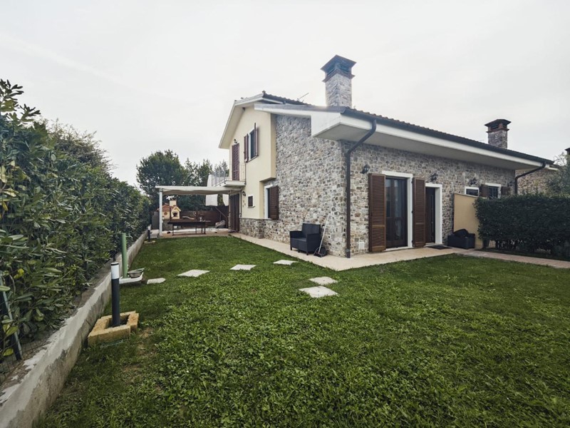 Villa bifamiliare in Vendita a Fauglia, 315'000€, 100 m², arredato