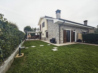 Villa bifamiliare in Vendita a Fauglia, 315'000€, 100 m², arredato