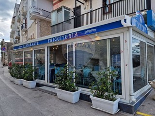 Immobile commerciale in Vendita a Vieste, 800'000€, 90 m²