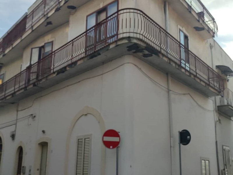 Quadrilocale in Vendita a Aradeo, 35'000€, 140 m²