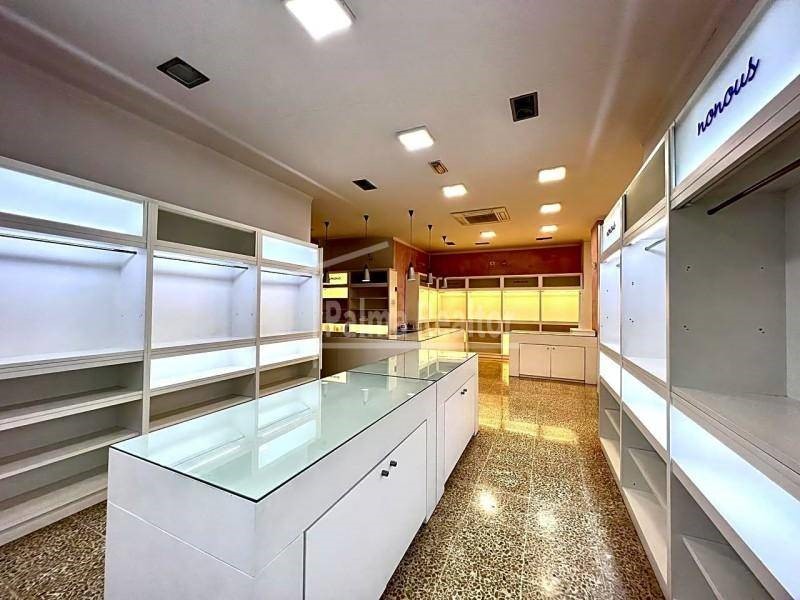 Immobile commerciale in Affitto a Firenze, 2'500€, 60 m²