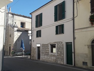 Casa Indipendente in Vendita a Serramonacesca, 50'000€, 107 m²