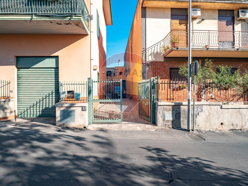 Bilocale in Vendita a Catania, 80'000&euro;, 88 m²