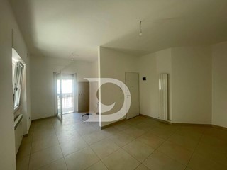 Trilocale in Affitto a Pescara, 730€, 86 m²