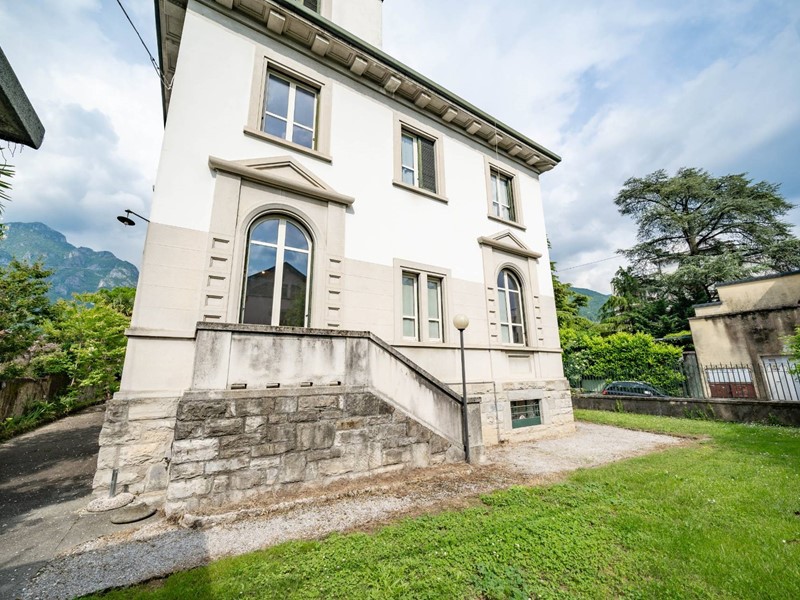 Villa in Vendita a Mandello del Lario, 950'000€, 305 m²