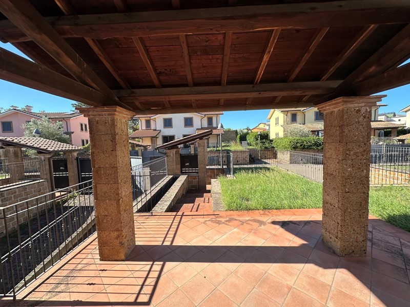 Villa bifamiliare in Vendita a Civita Castellana, 165'000€, 160 m²