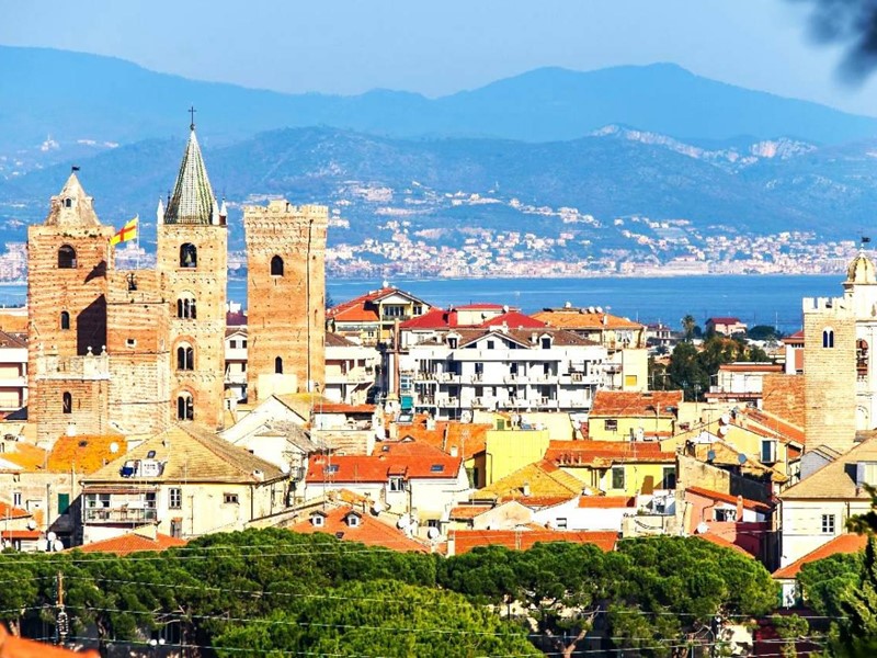 Quadrilocale in Vendita a Albenga, 207'000€, 104 m², con Box