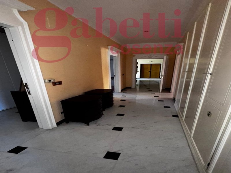 Appartamento in Vendita a Cosenza, 285'000€, 192 m²