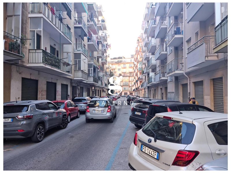 Negozio in Vendita a Salerno, 95'000&euro;, 72 m²