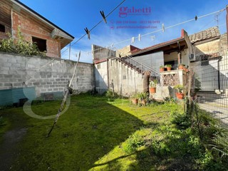 Casa Indipendente in Vendita a Pastorano, 30'000€, 100 m²