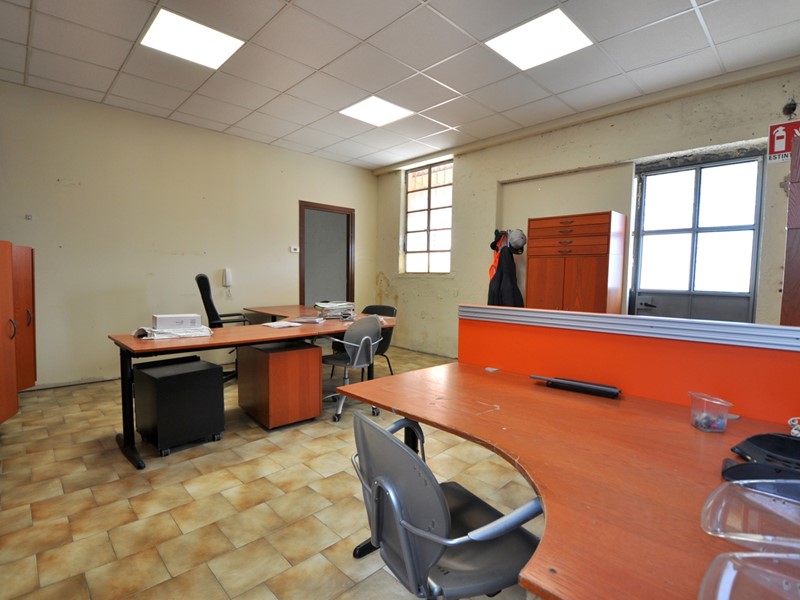 Capannone in Affitto a Inveruno, 1'100€, 200 m²