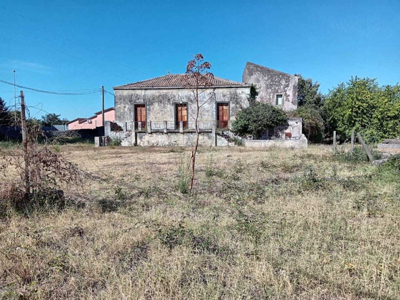 Villa in Vendita a Piedimonte Etneo, zona Semicentro, 215'000€, 144 m²